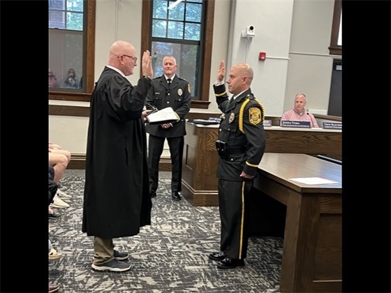 Photo of Officer Hunt being sworn in