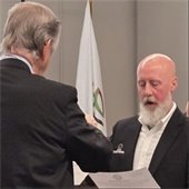 Outgoing Mayor Thomas A. Kuntz administers the Oath of Office to incoming Mayor Matt Jessop