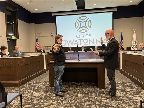 Carter Klecker being sworn in to serve on the Park Board by Mayor Matt Jessop at the November 18 City Council meeting.